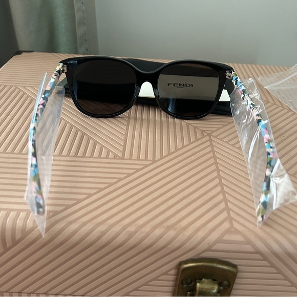 Fendi Sunglasses 56mm Black Multicolor Casual Luxury Classic Summer Vacation main image 10